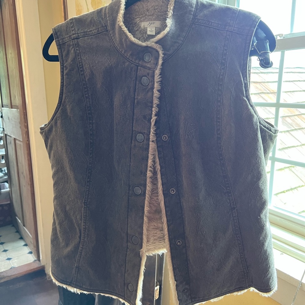 Gorgeous J Jill dark grey/olive paisley ish print cotton fur lined vest